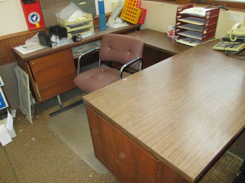 lot 40 image: 3 Piece desk set with chair, take a...