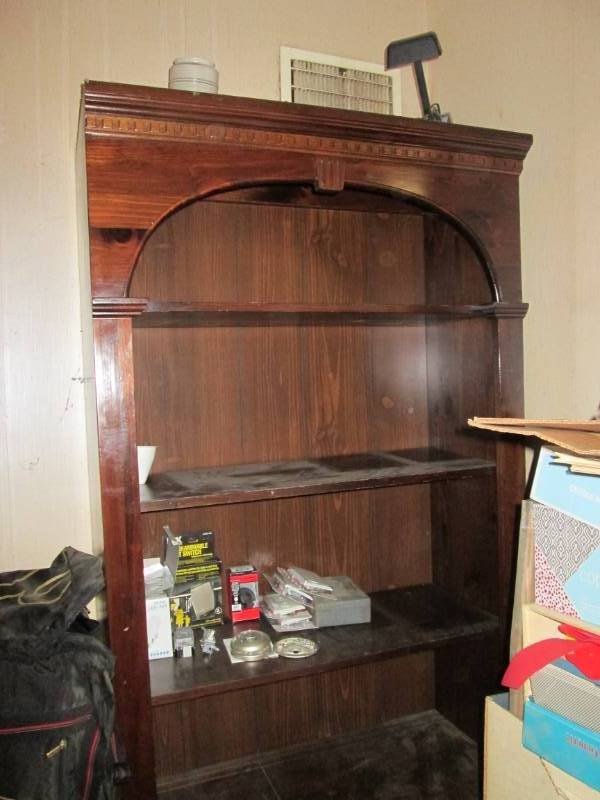 lot 41 image: Wood cabinet...