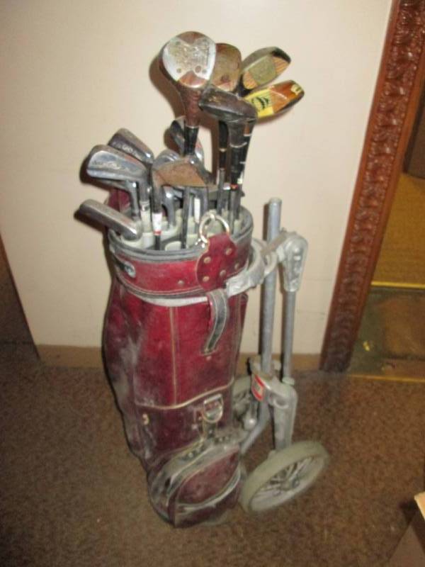 lot 56 image: Vintage golf club set...