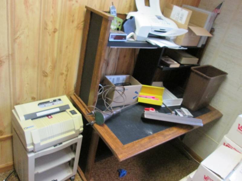 lot 64 image: Desk and entire contents...