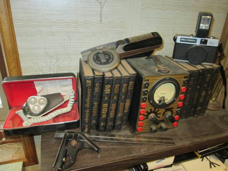 lot 67 image: Asssortment of vintage collector it...
