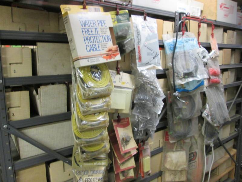 lot 72 image: Lot of pipe freeze tape, dryer cord...