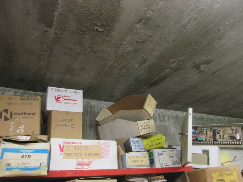 lot 76 image: Lot of electrical hardware...