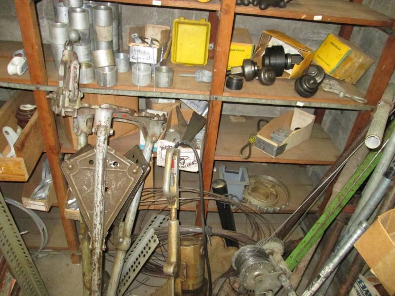 lot 81 image: Pipe threaders, pipe benders, winch...
