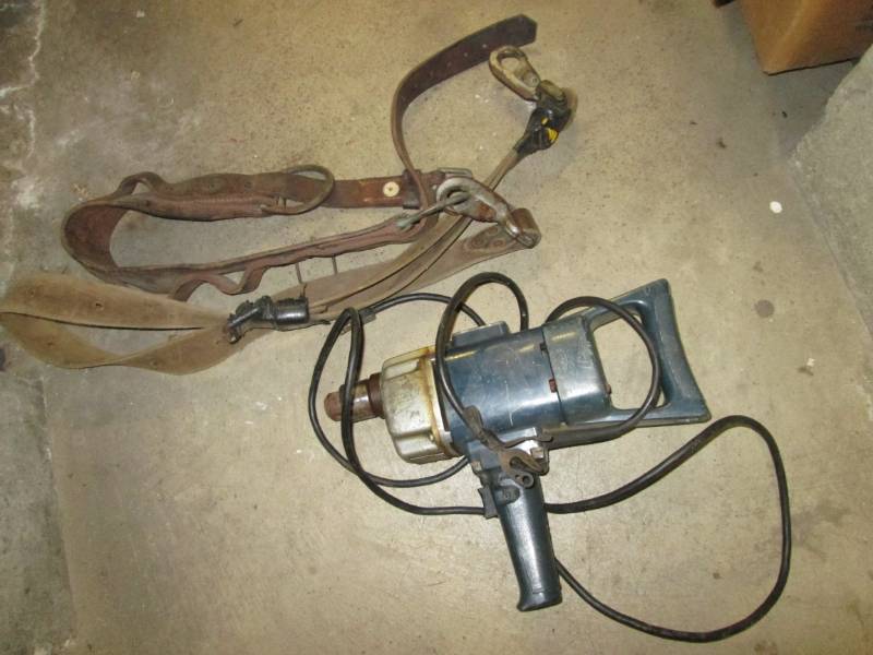 lot 84 image: Toolbelt and drill...