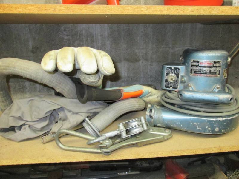 lot 86 image: Blower suction cleaner with safety ...