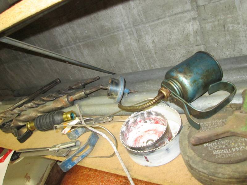 lot 103 image: Large drill bits, hole saws, other ...