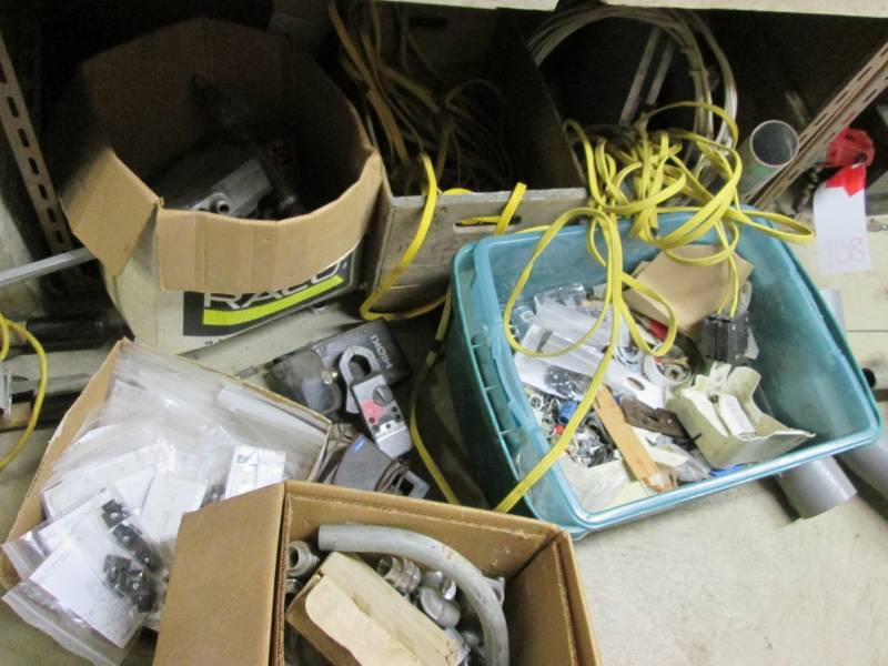 lot 109 image: Large lot of electrical items, see ...