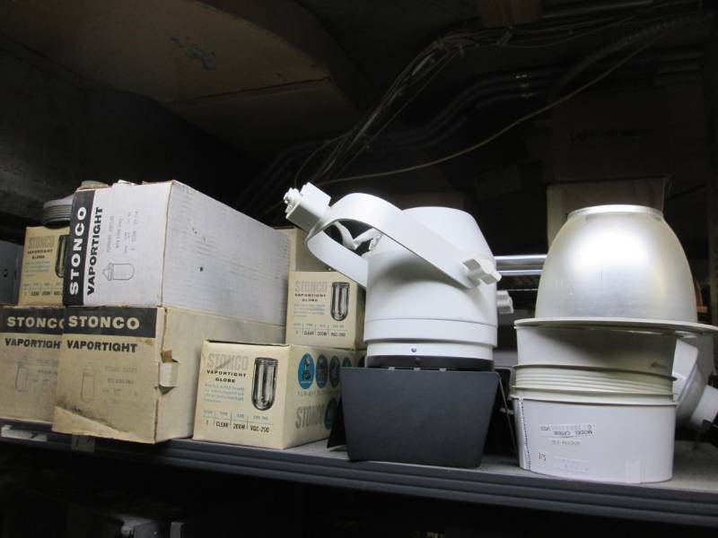 lot 128 image: Lot of electrical globes...