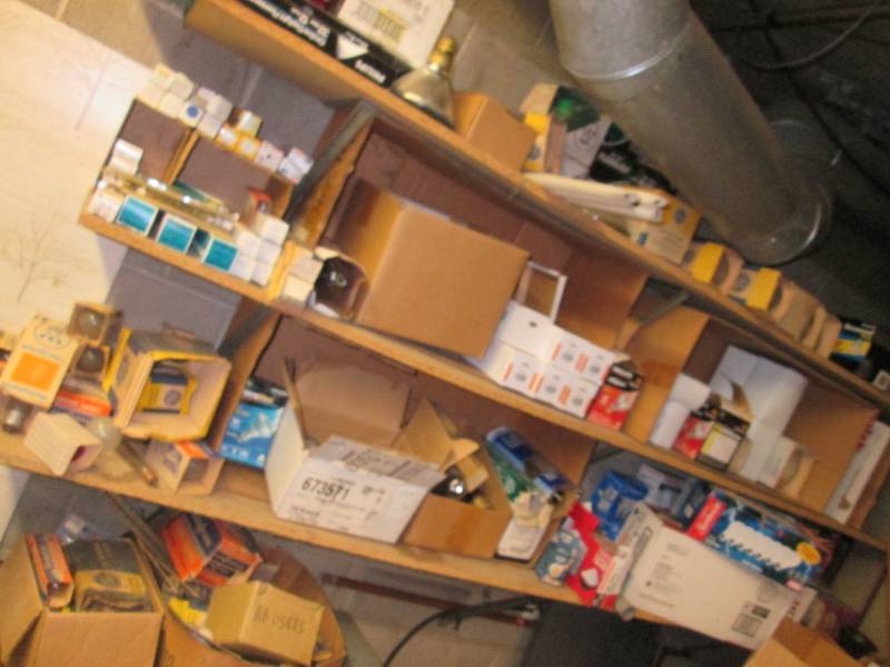 lot 150 image: Large lot of lightbulbs, contents o...