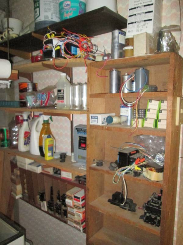 lot 152 image: Entire contents of shelf, includes ...