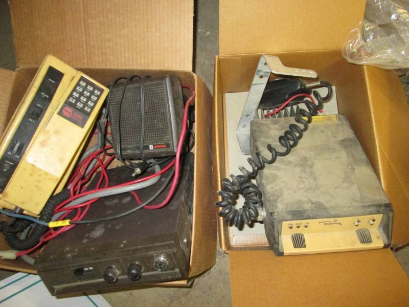 lot 155 image: Lot of vintage electronics, CB Radi...