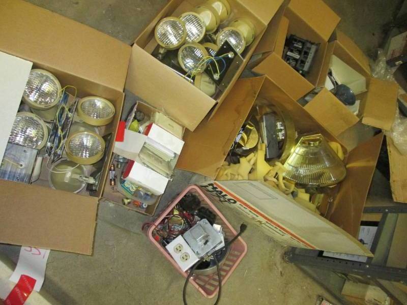 lot 156 image: Lot of lighting, emergency lights, ...