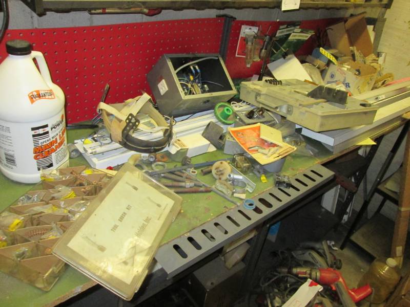 lot 158 image: Entire contents of shelf, lots of e...