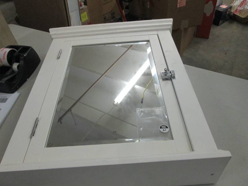 lot 45 image: Zenith Early American 22-14 in. W ...
