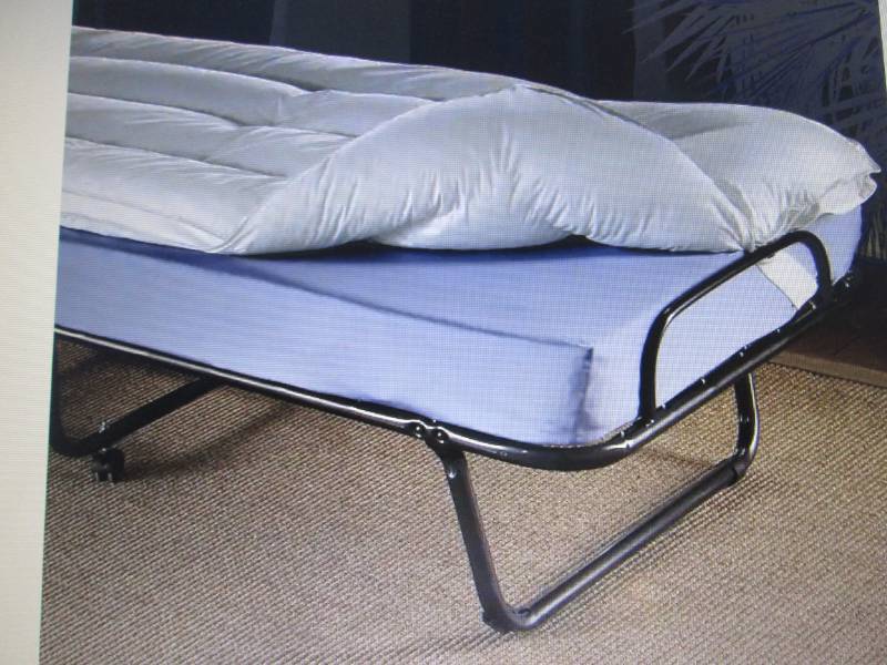 lot 175 image: Rollaway Mattress Topper open box R...