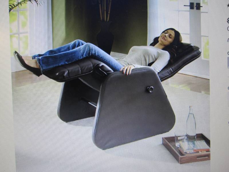 lot 183 image: Manual Zero Gravity Chair with Heat...