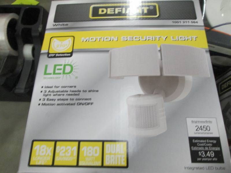 lot 247 image: Defiant 270 Degree 3-Head White LED...