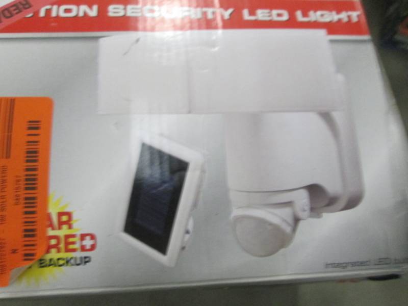 lot 260 image: Defiant 180° White Solar Powered M...