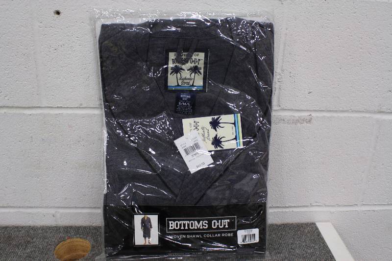 lot 38 image: Woven Shawl Collar Robe - Size SML - MSRP $49.99