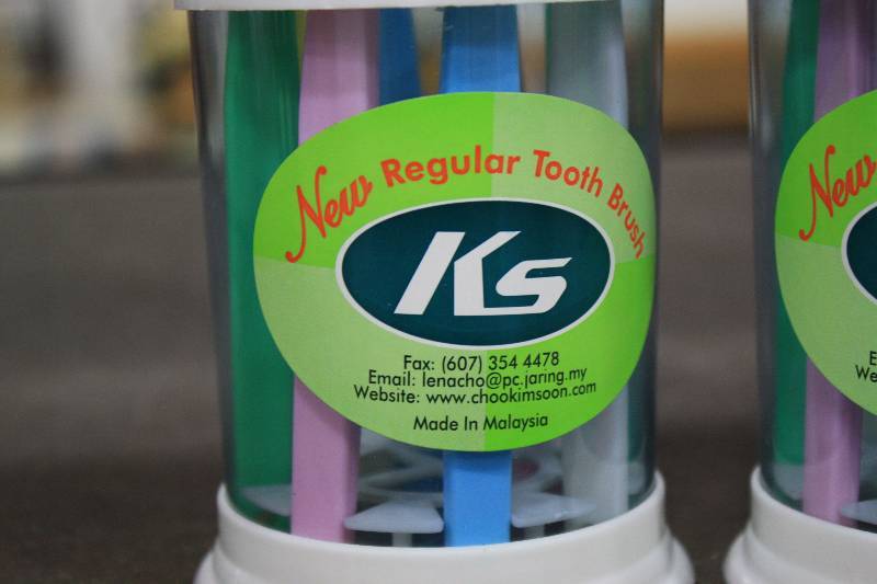 lot 111 image: 40 Count Tooth Brush Sets New