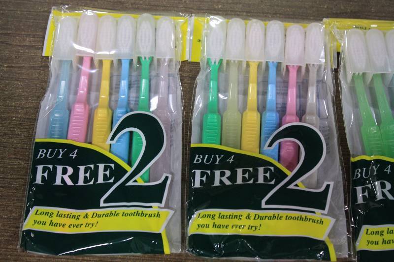 lot 112 image: 30 Count Tooth Brushes  New