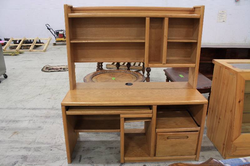 lot 183 image: Wood Desk