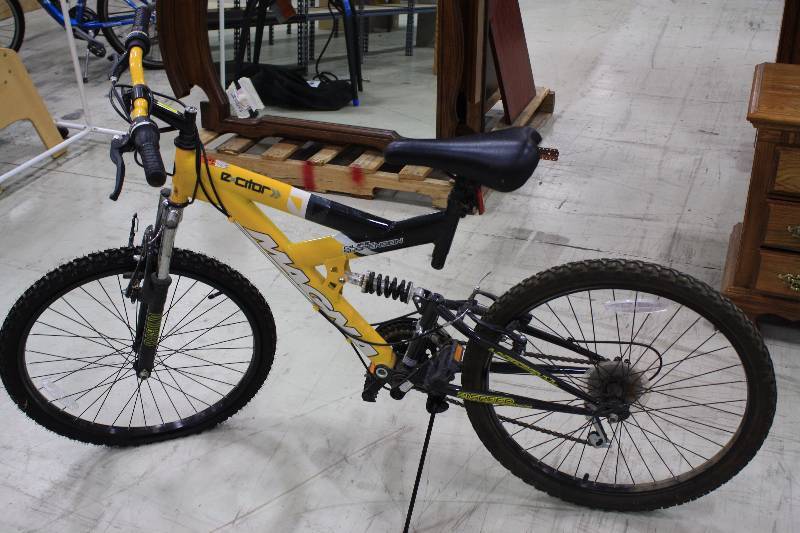 lot 36 image: Boys Magna Duel Suspension 21 Speed Bike
