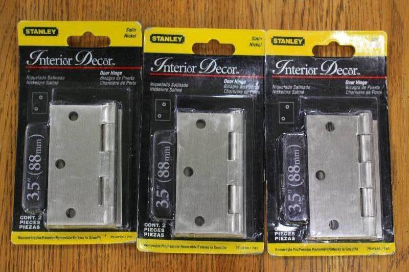 lot 103 image: Stanley 3.5 Door Hinges - New Satin Nickel 3 Qty