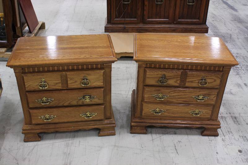 lot 164B image: Kincaid Solid wood Matching Night Stands