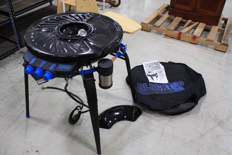 lot 33 image: BlackTop Party Hub 360 Grill - Fryer & Griddle  Ultimate Tail Gator $220