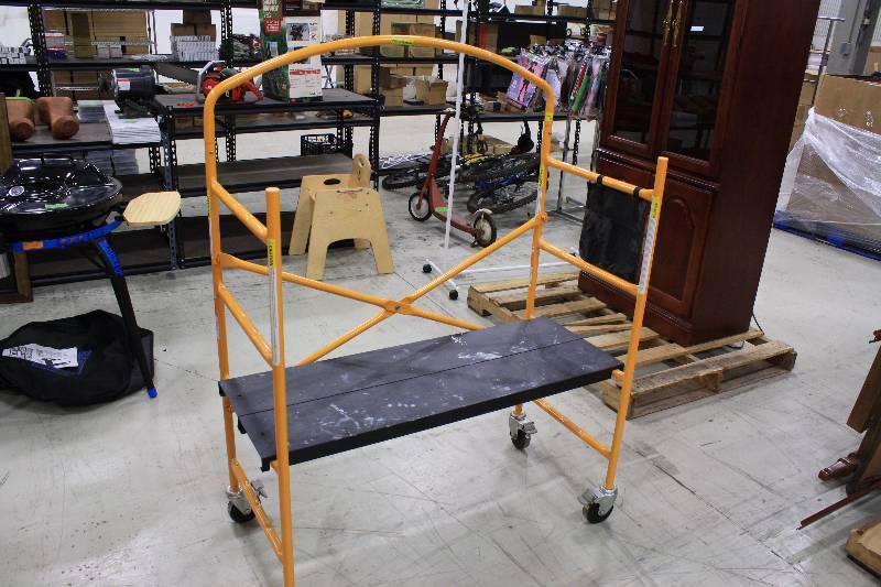 lot 19 image: Scaffolding 500lb Capacity