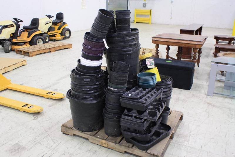 lot 179 image: Pallet of Planter Pots #179