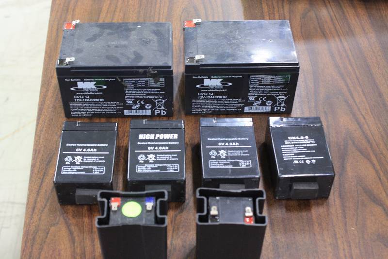 lot 81 image: 12V & 6V Batteries