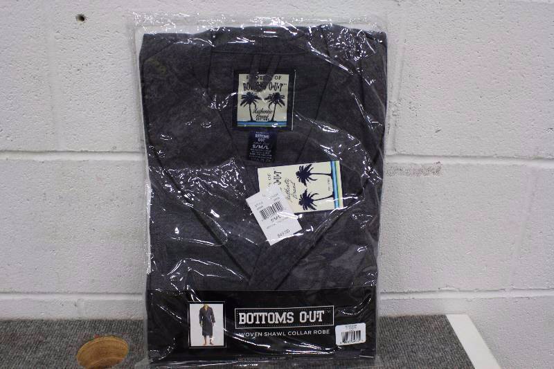 lot 39 image: Woven Shawl Collar Robe - Size XLXXL - MSRP $49.99