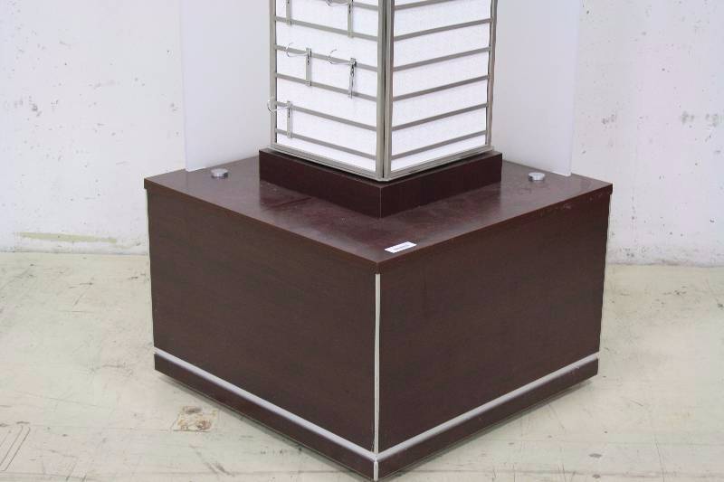 lot 91 image: Jewelry Retail Display