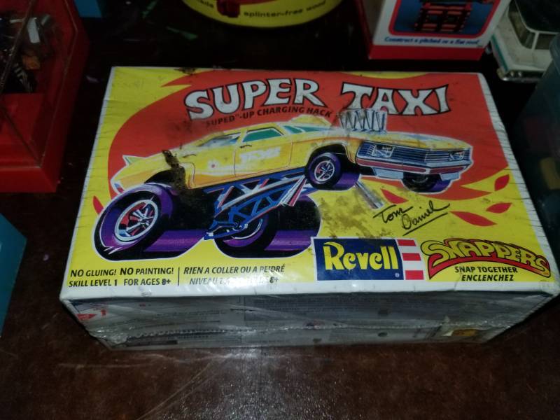 lot 357 image: Revell Tom Daniels Super Taxi Snap Together Plastic Model Kit