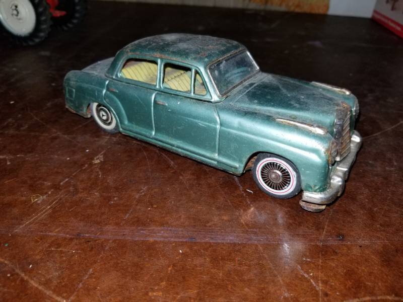 lot 354 image: Scale Die Cast Metal Mercedes Benz 29