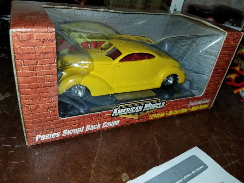 lot 318 image: Ertl American Muscle 124 Scale Die Cast Metal Posies Swept Back Coupe