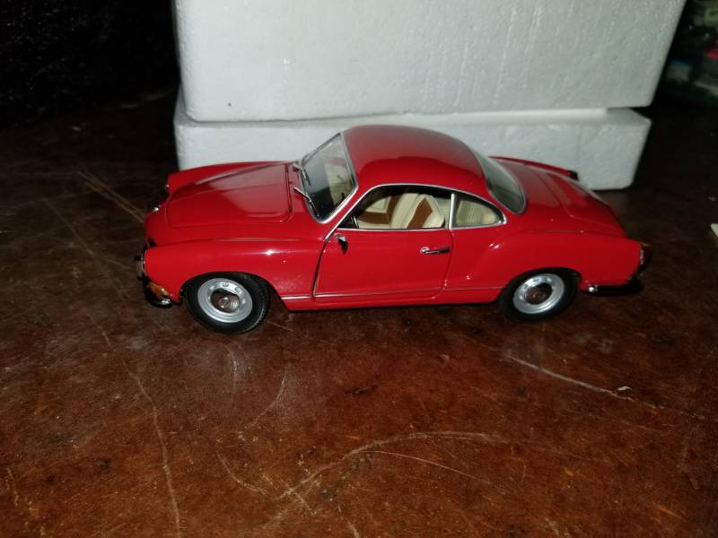 lot 321 image: Pauls Model Art Classic 124 scale Karman Ghia