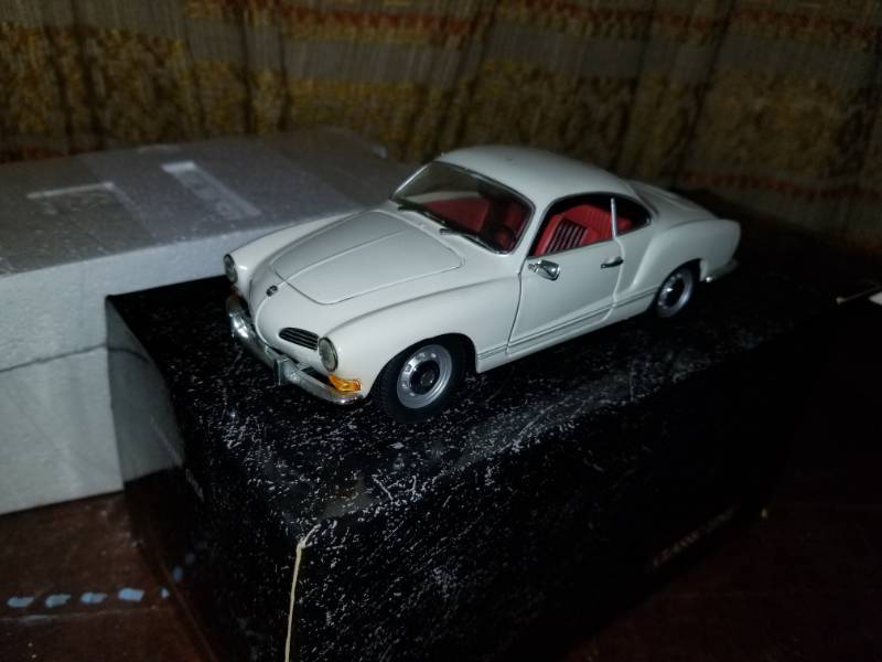 lot 324 image: Pauls Model Art Classic 124 scale Karman Ghia