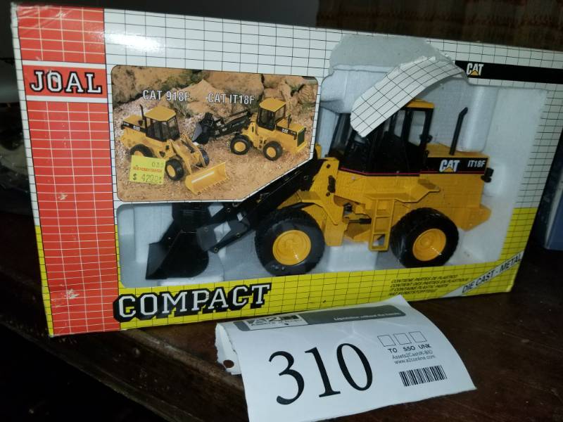 lot 310 image: Joal 125 Scale Die Cast Metal CAT IT18F End Loader