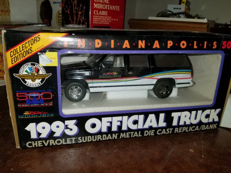 lot 311 image: Collectors Edition Indianapolis 500 1993 Official Truck Chevrolet Suburban Metal Die Cast ReplicaBank