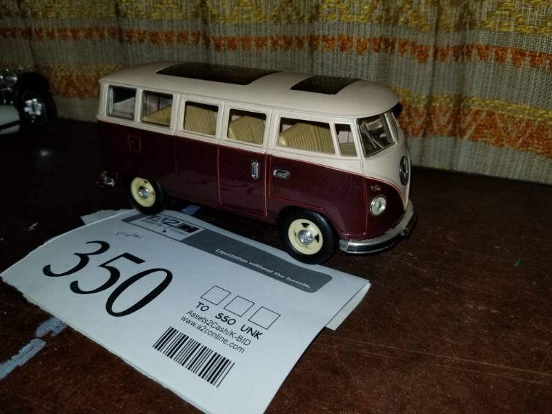lot 350 image: 124 Scale Die Cast Metal VW Microbus