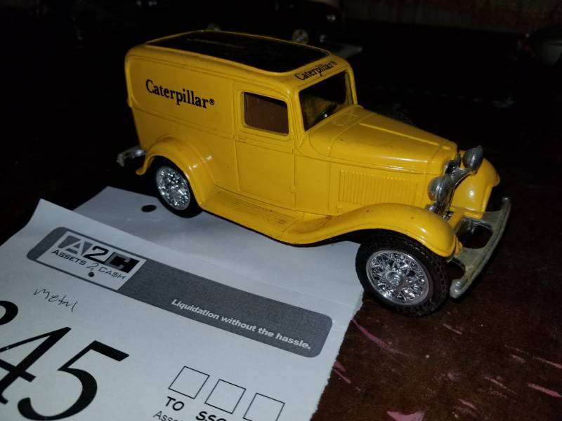 lot 345 image: Ertl 124 Scale Die Cast Metal 1932 Ford Delivery Van