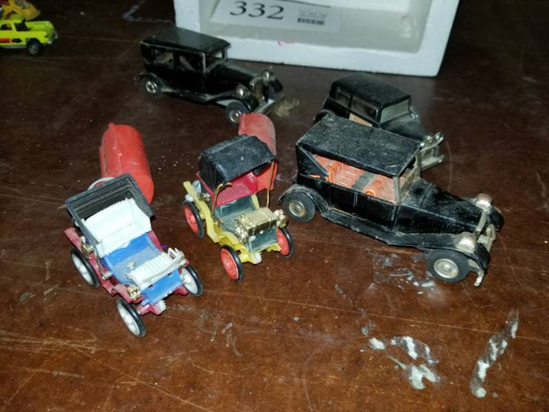 lot 332 image: Collectible Die Cast Metal Cars
