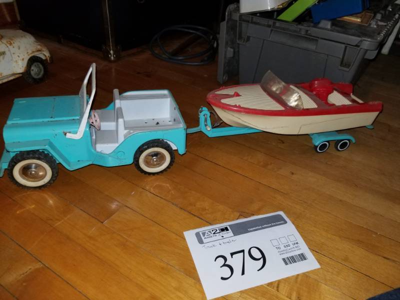 lot 379 image: Metal Scale Tonka Jeep with Boat and Trailer