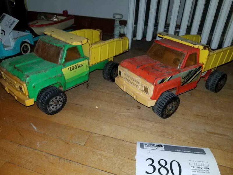 lot 380 image: Tonka Metal Scale Dump Trucks