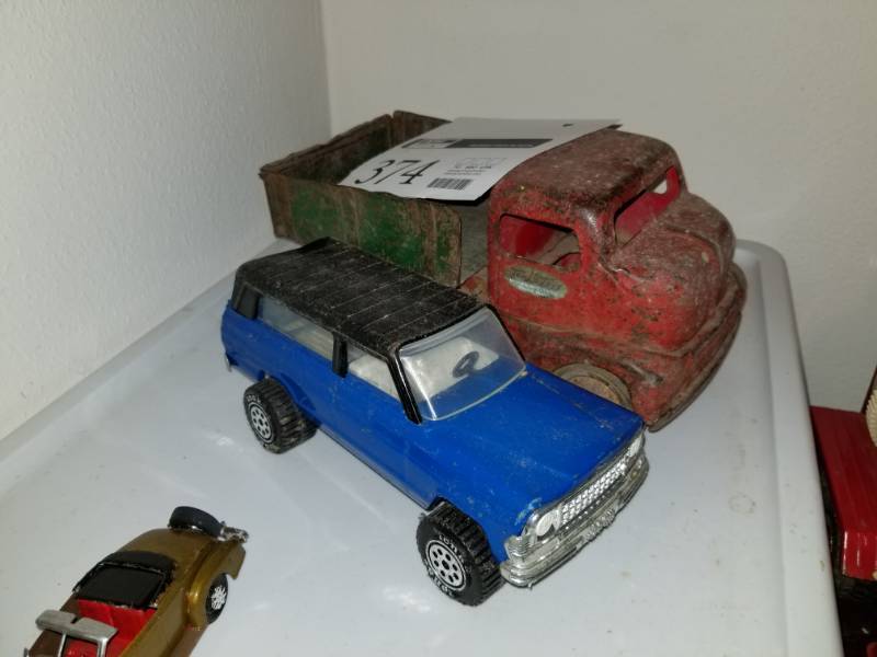 lot 374 image: Lot of (2) Metal Scale Trucks - Including Tonka Dump Truck.