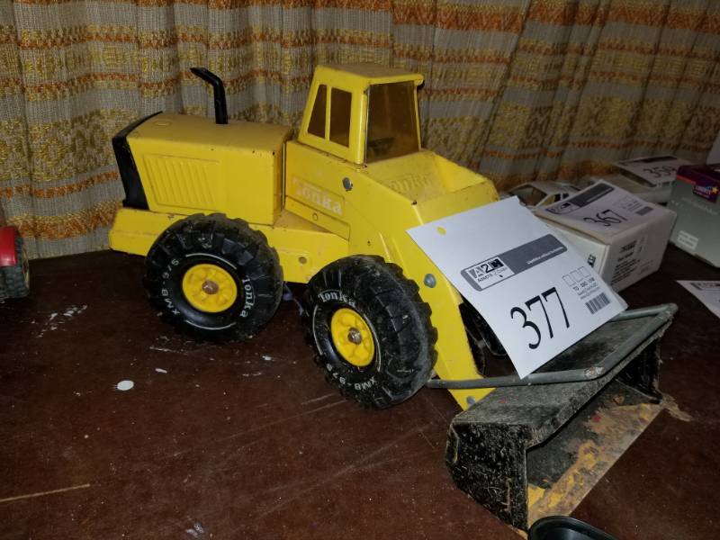 lot 377 image: Tonka Metal Scale End Loader